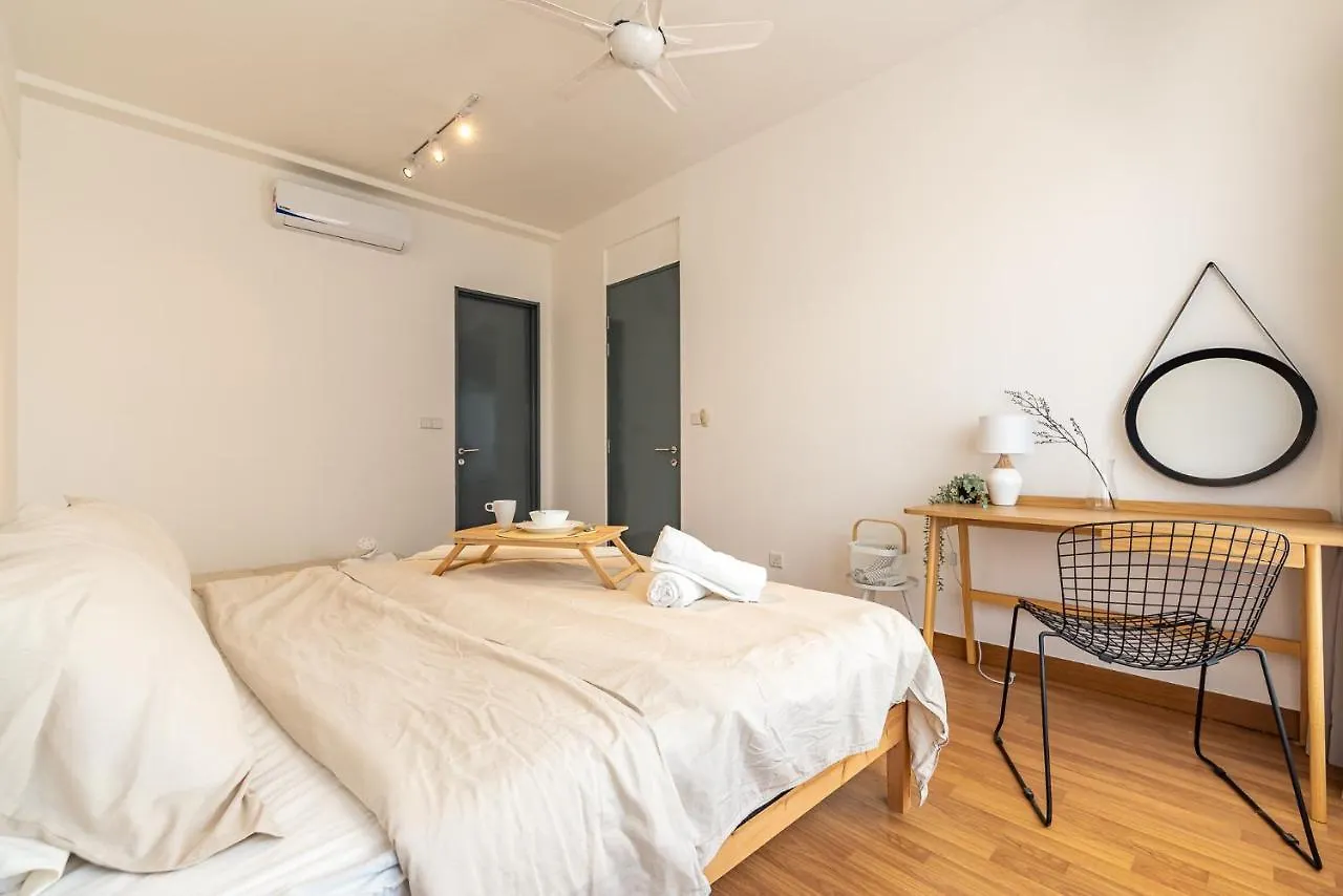 Momento Stay Georgetown 10Pax 乔治市中心-海景房seaview Room Малайзия